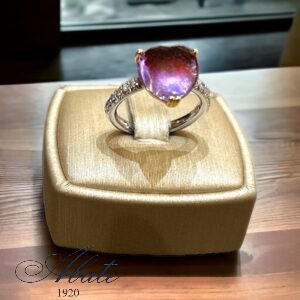 Anello Mimi in Oro Bianco con montatura in oro rosa e pietra Cuore in Ametista e diamanti Anello Mimi in Oro Bianco con montatura in oro rosa e pietra Cuore in Ametista e diamanti